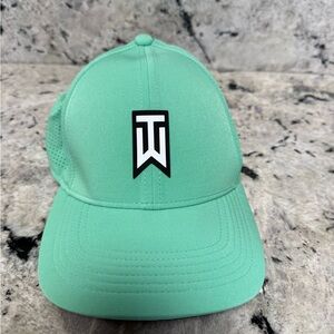 Tiger Woods Nike Legacy Dri-FIT Cap in Mint Green and Black .. sz L
